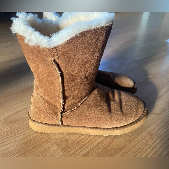 Women’s Lamo Boots - Picture 1 of 6